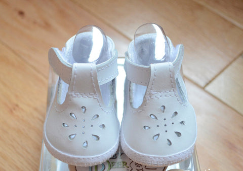 Baby Deer White Leather T-Strap Booties Crib Shoes Girls  Preemie Newborn Size 0 Size 1 & 2